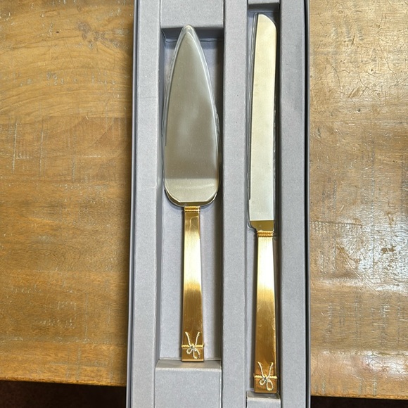 Vera Wang Other - Vera Wang Love Knots cake set